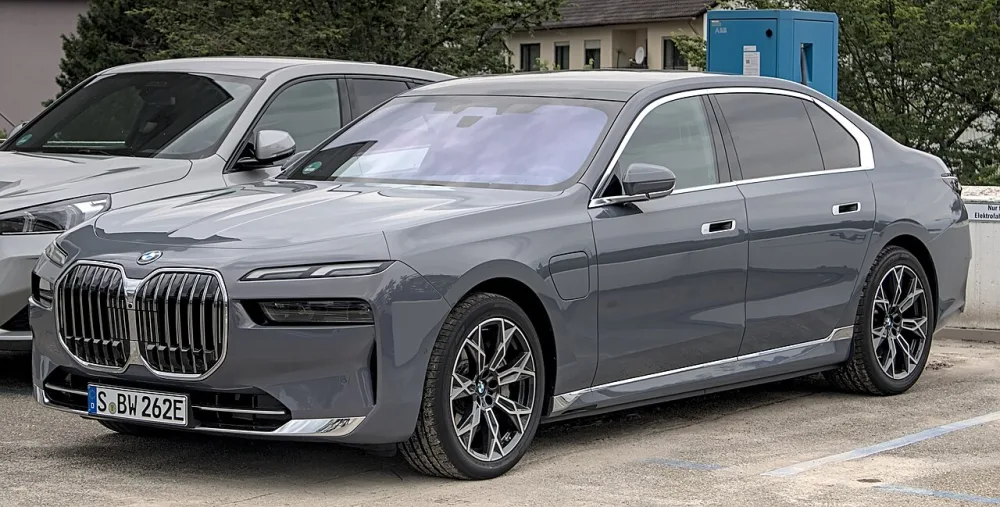 2022 BMW iX xDrive50 (22 inch wheels)
